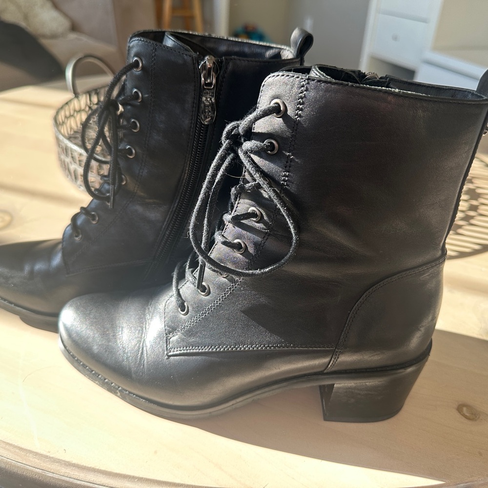 Elegant Black Leather Heeled Boots
